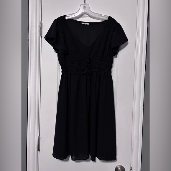 Maurices Dresses & Skirts - Maurices Black V-Neck Tie-Waist Midi Dress Size Medium